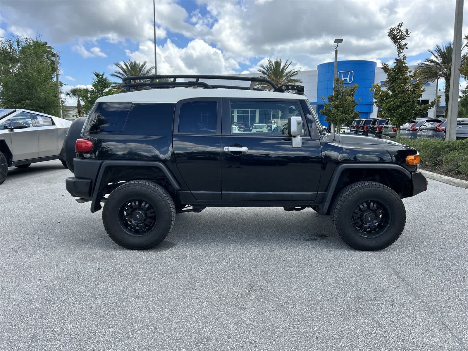 Thumbnail: 2014 Toyota FJ Cruiser - 7