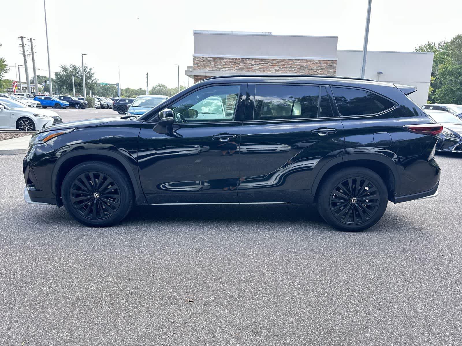 Thumbnail: 2024 Toyota Highlander - 3