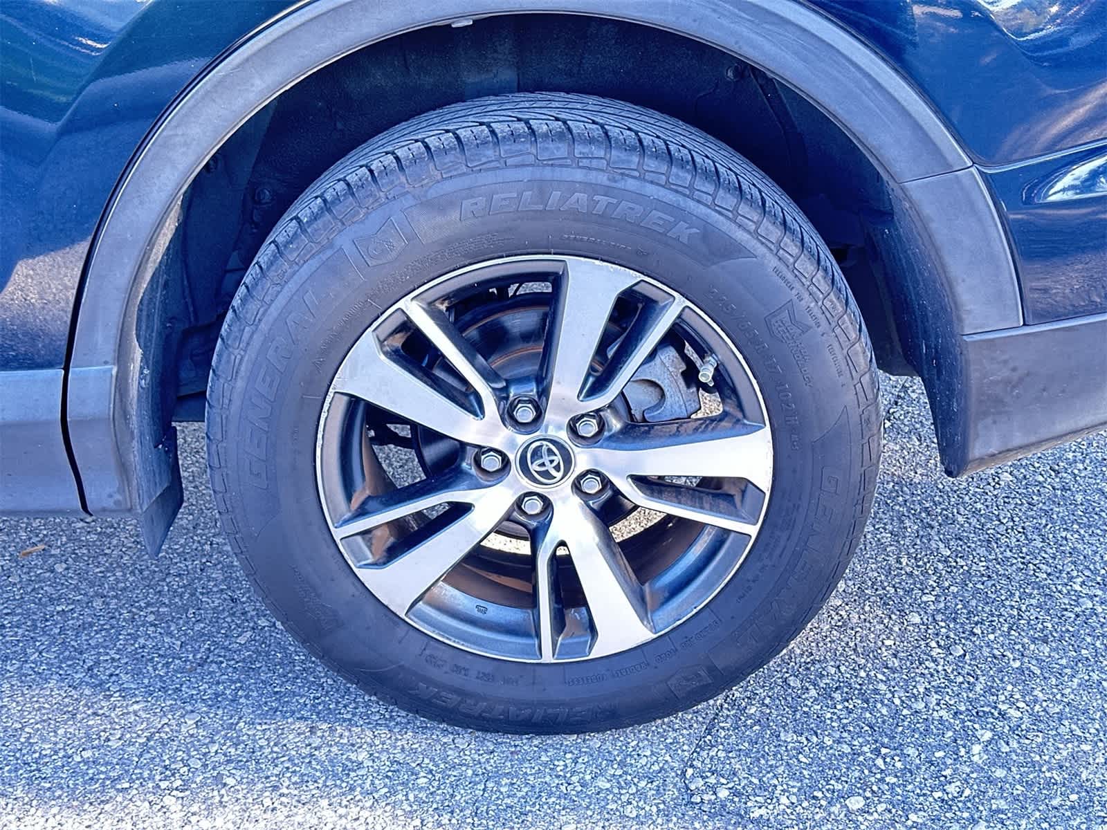 Thumbnail: 2018 Toyota RAV4 - 12