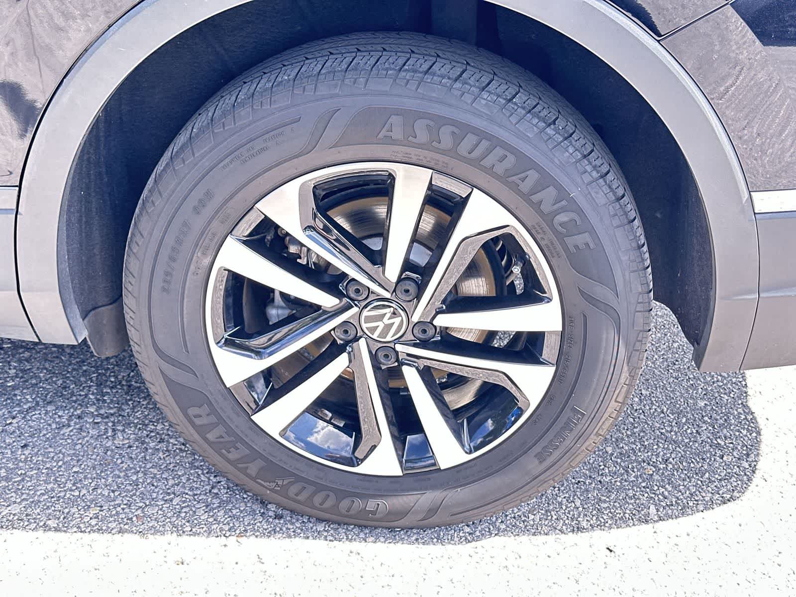 Thumbnail: 2023 Volkswagen Tiguan - 12