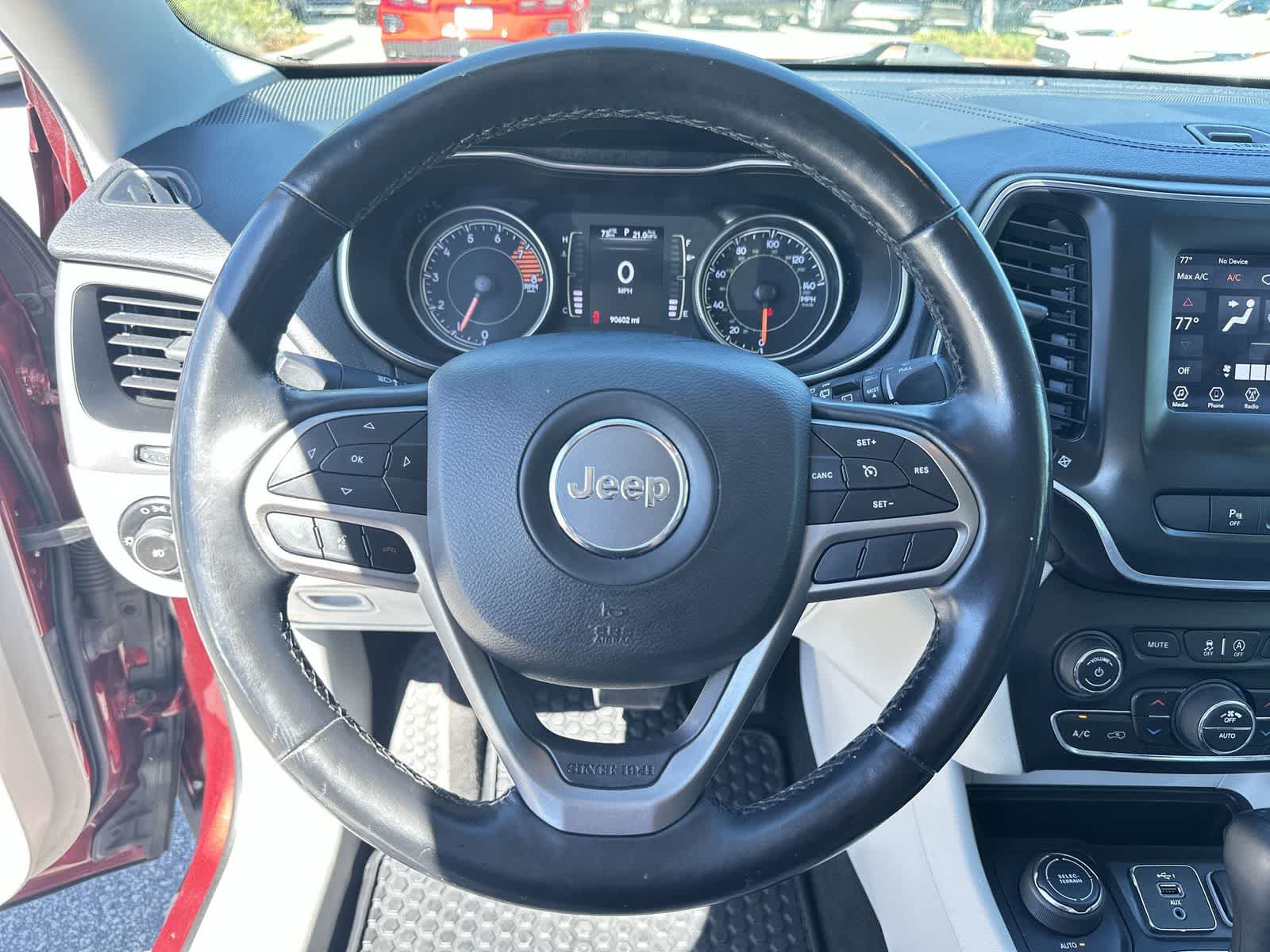 Thumbnail: 2020 Jeep Cherokee - 21