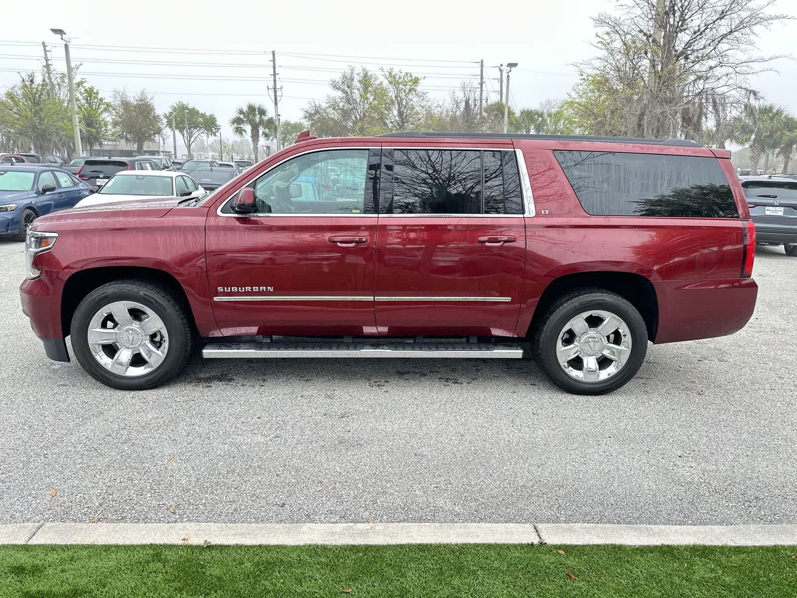 Thumbnail: 2017 Chevrolet Suburban - 3
