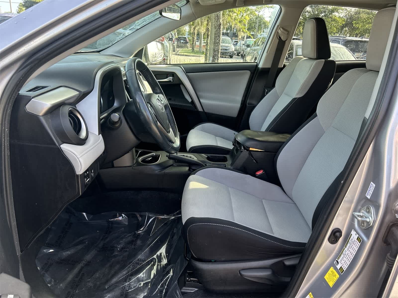 2016 Toyota RAV4 XLE 12