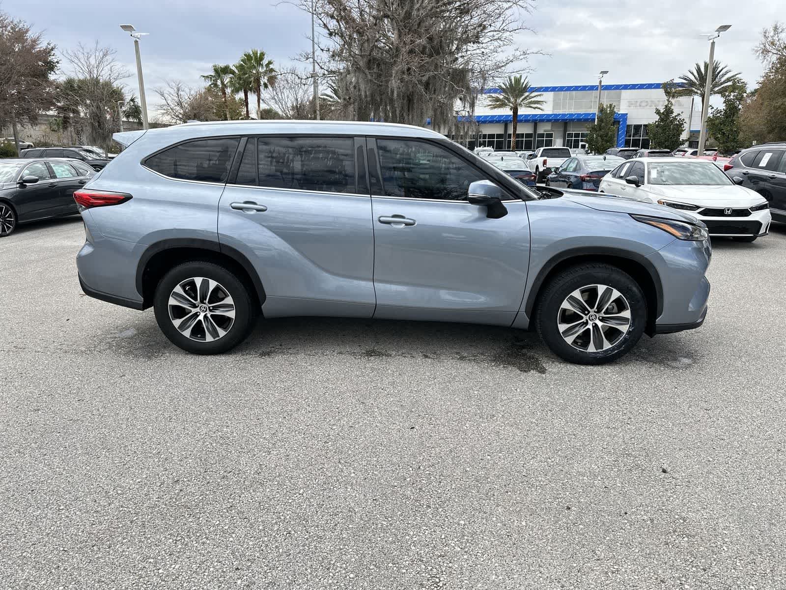 Thumbnail: 2023 Toyota Highlander - 7