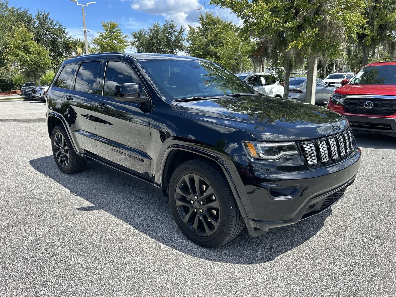 Thumbnail: 2017 Jeep Grand Cherokee - 8