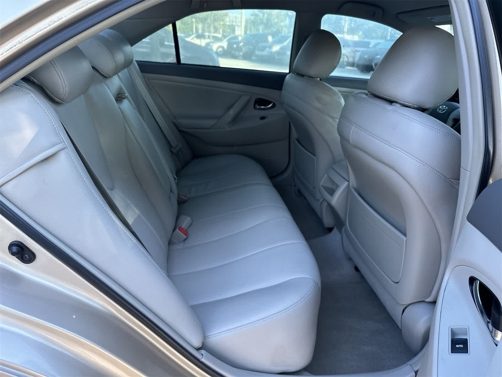 Thumbnail: 2010 Toyota Camry - 16