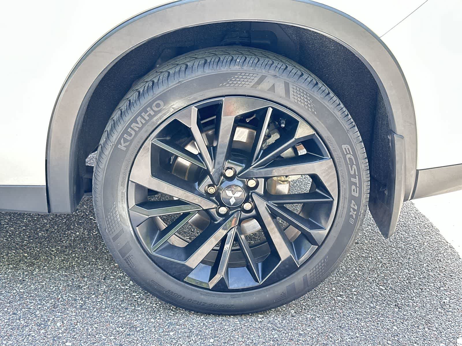 Thumbnail: 2023 Mitsubishi Outlander - 12