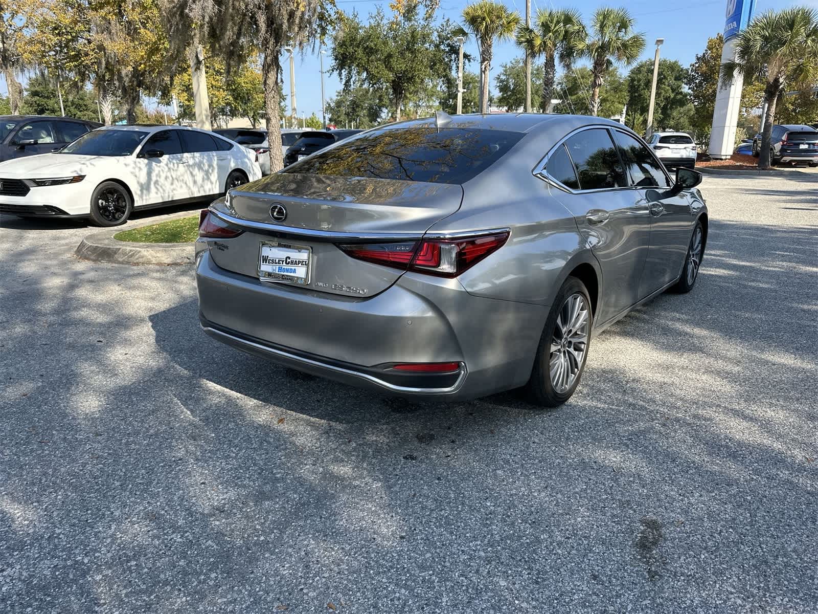 Thumbnail: 2021 Lexus ES - 6