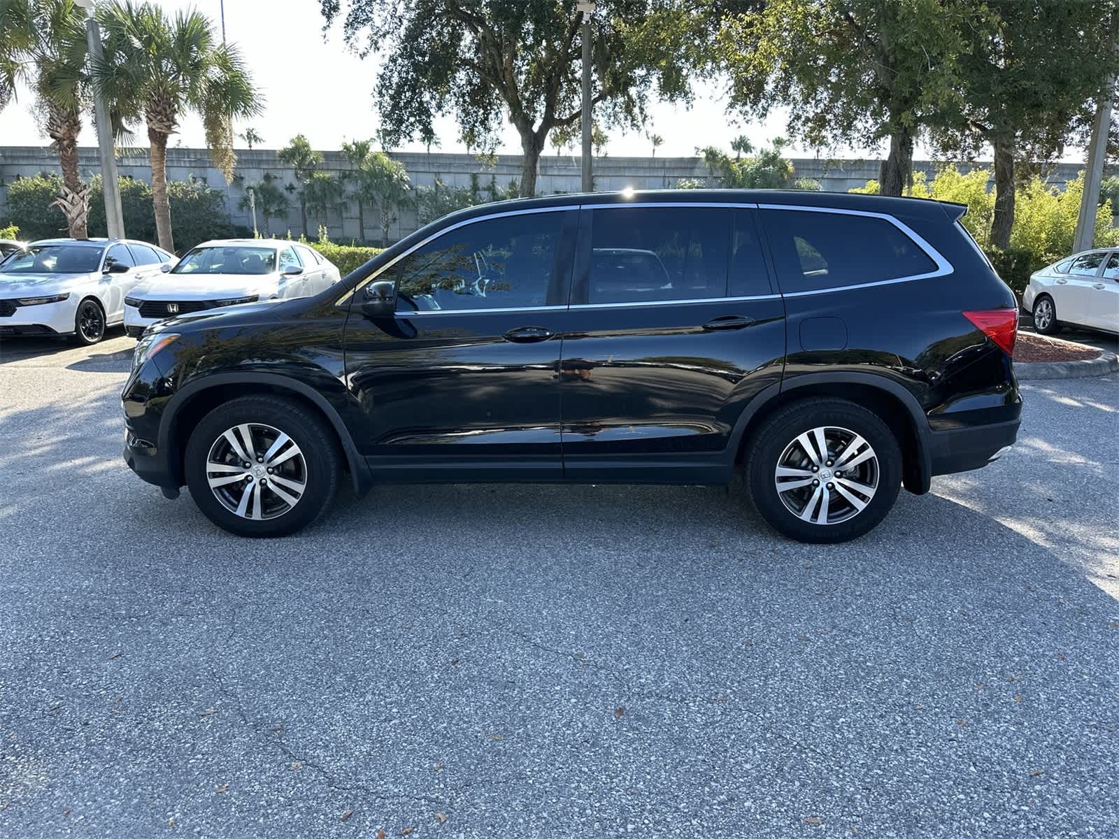 Thumbnail: 2017 Honda Pilot - 3