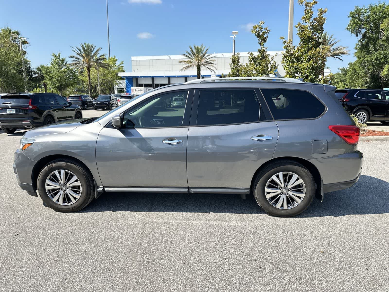 Thumbnail: 2020 Nissan Pathfinder - 3