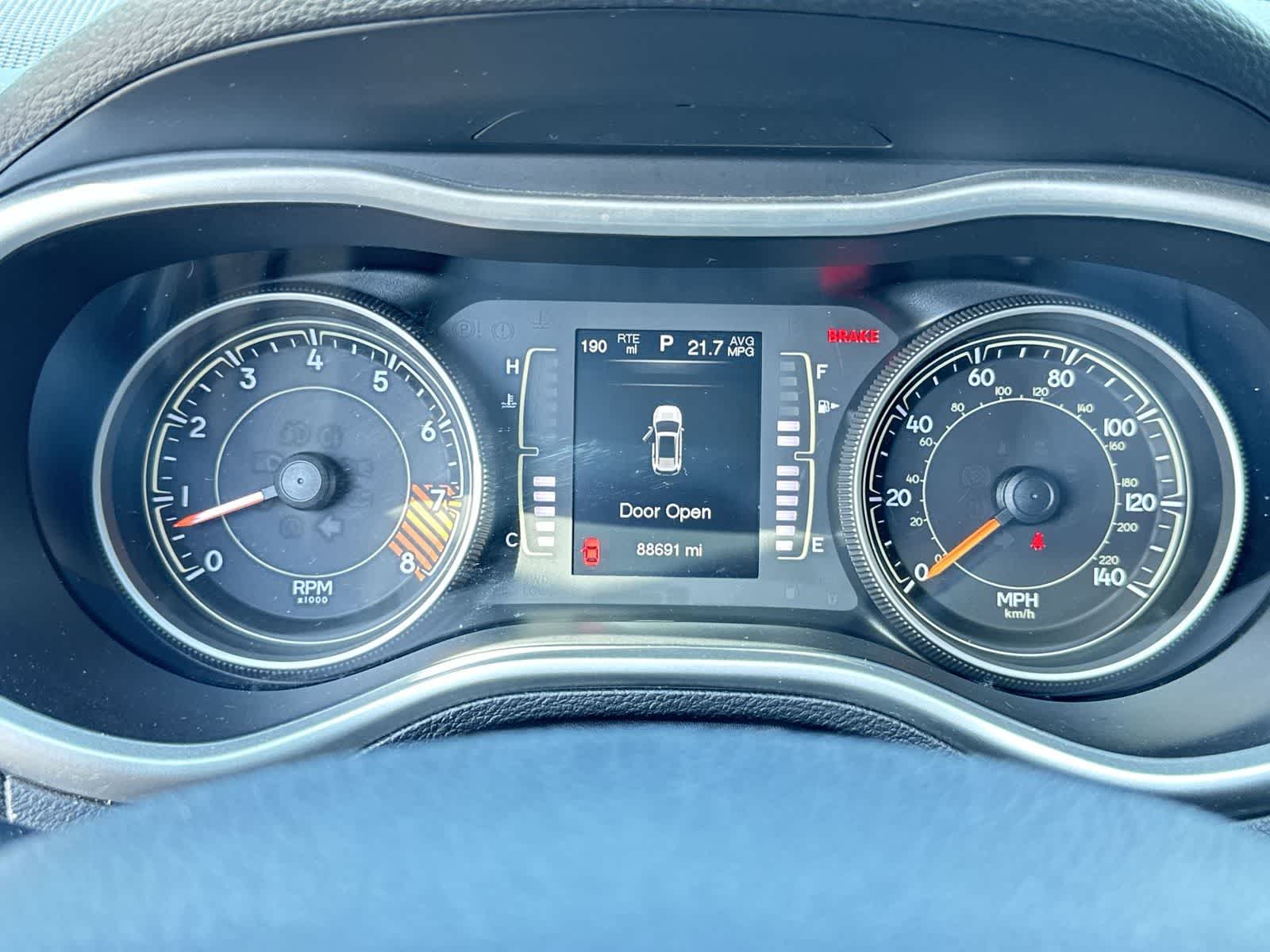 Thumbnail: 2015 Jeep Cherokee - 21