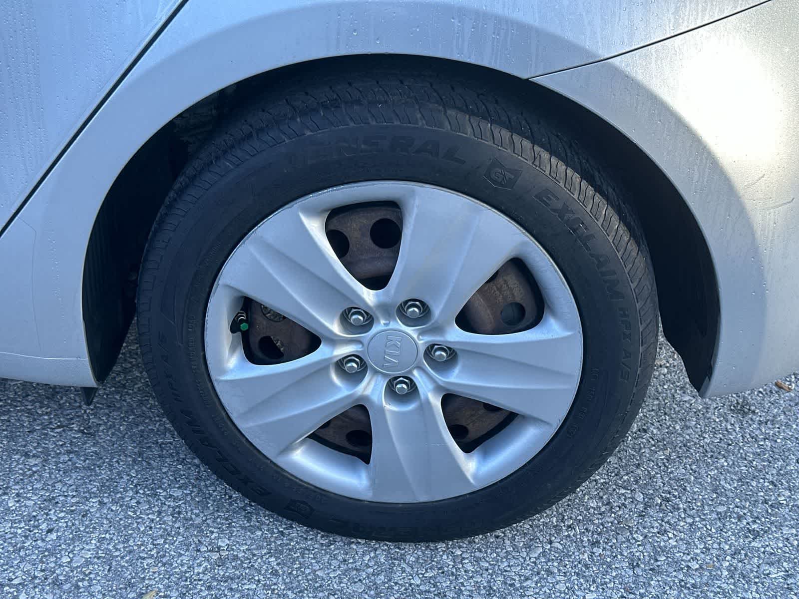 Thumbnail: 2016 Kia Forte - 12