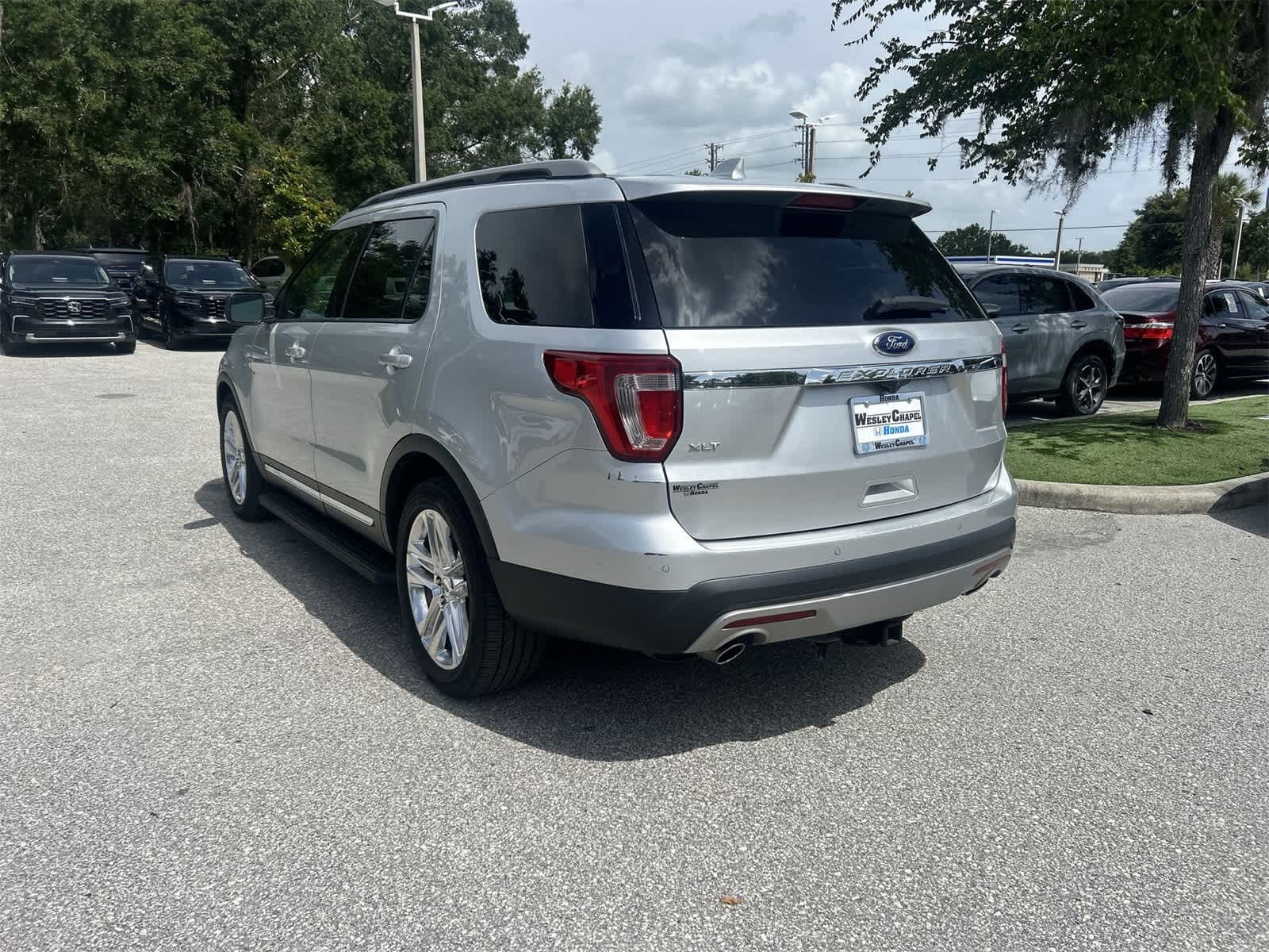 2017 Ford Explorer XLT 4