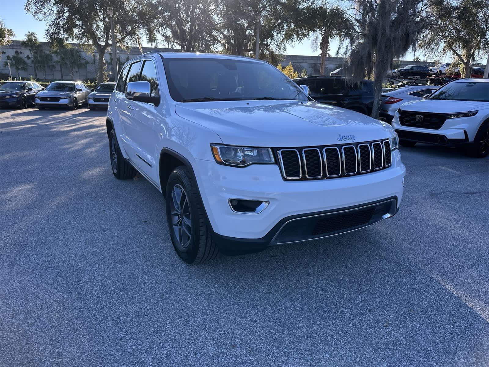 Thumbnail: 2020 Jeep Grand Cherokee - 8