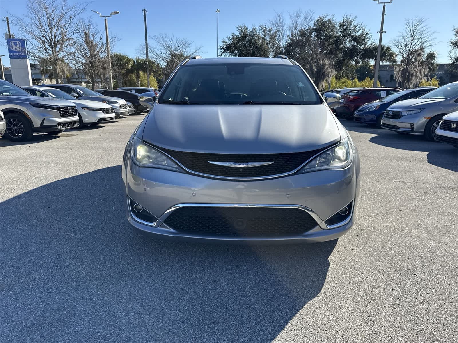 Thumbnail: 2018 Chrysler Pacifica - 9
