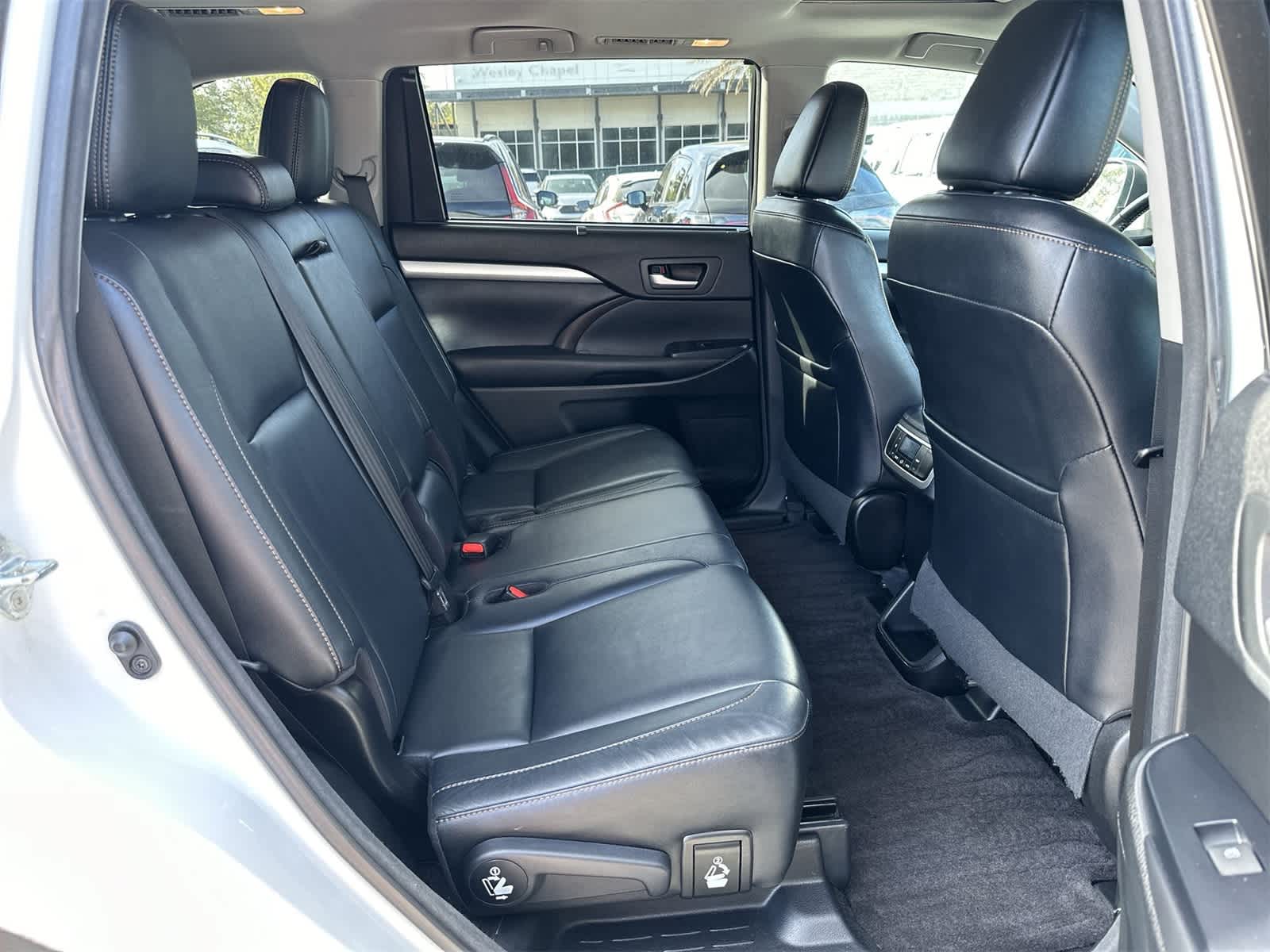 Thumbnail: 2017 Toyota Highlander - 16