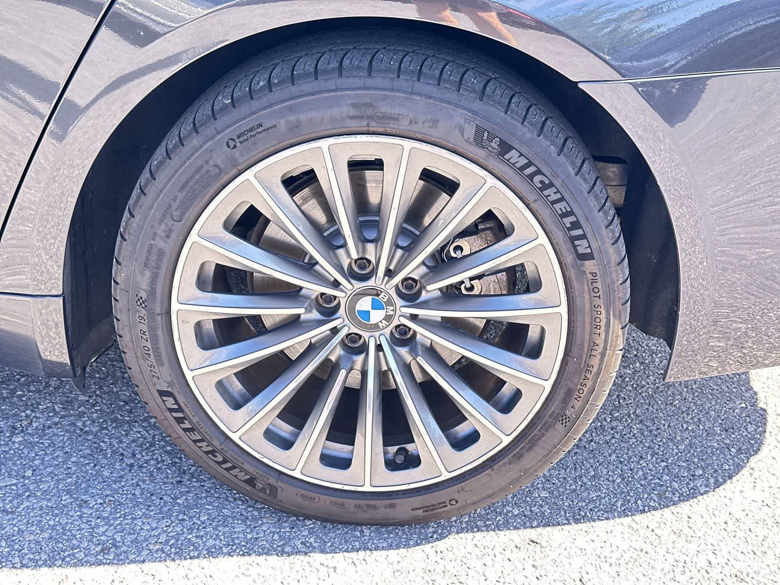 Thumbnail: 2011 BMW 7 Series - 12