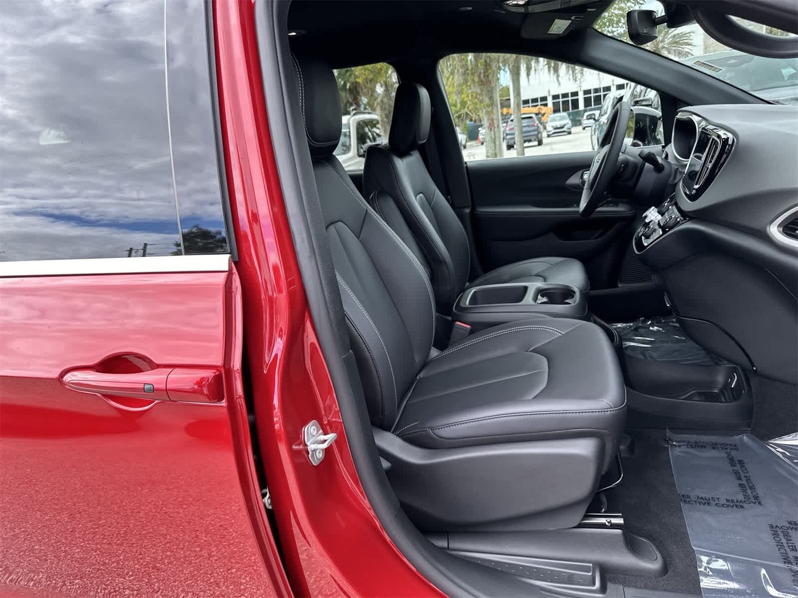 Thumbnail: 2025 Chrysler Voyager - 18