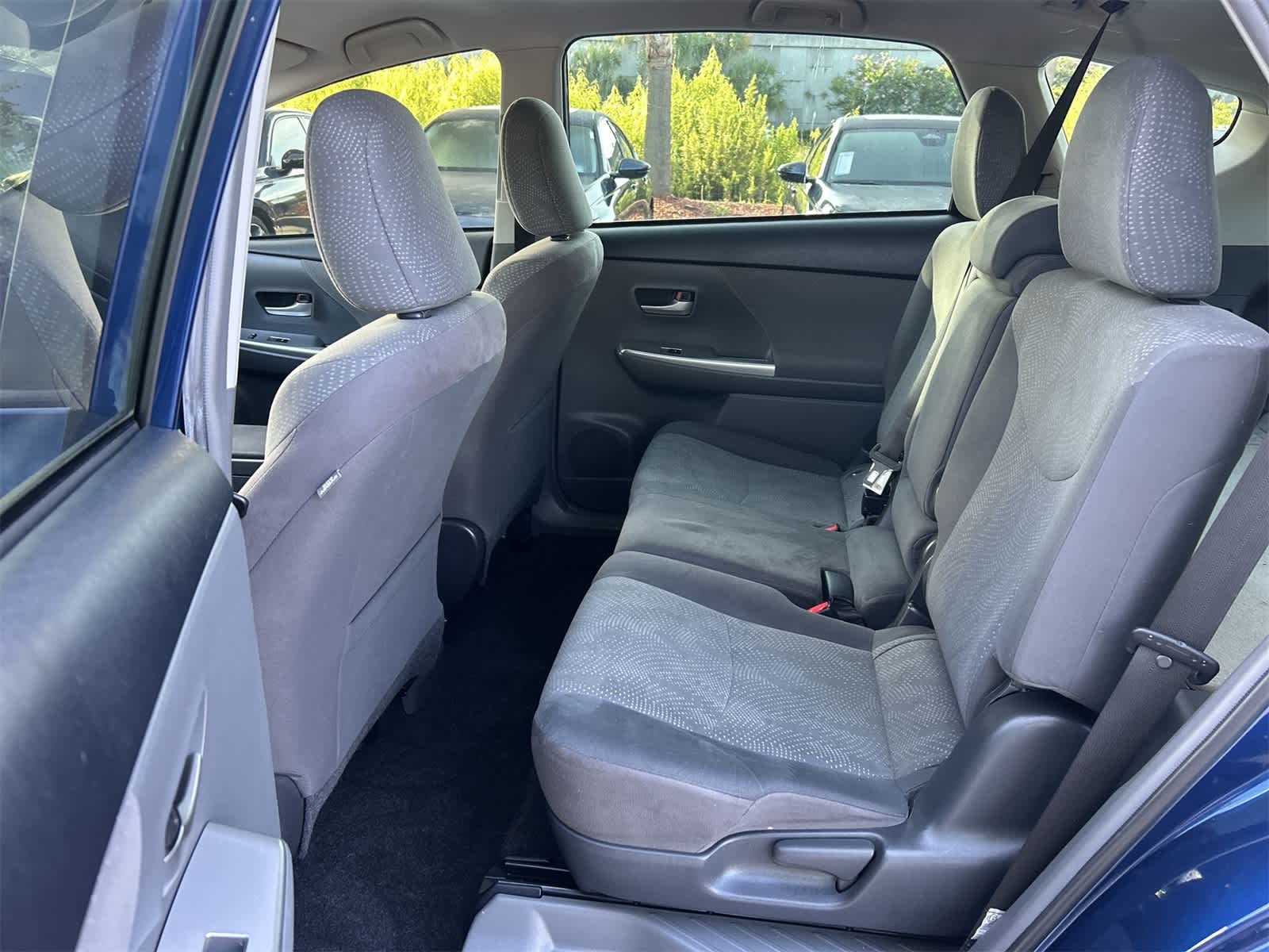 Thumbnail: 2013 Toyota Prius v - 15
