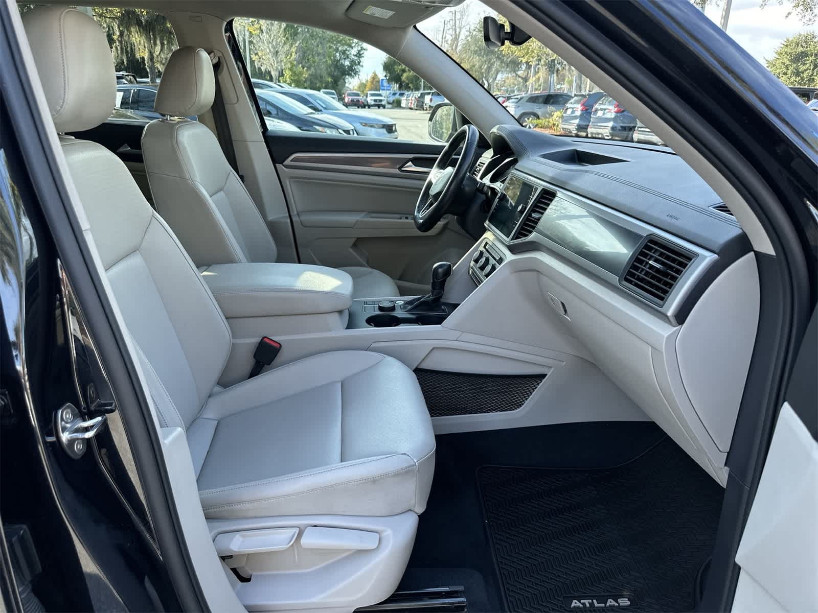 Thumbnail: 2021 Volkswagen Atlas - 17