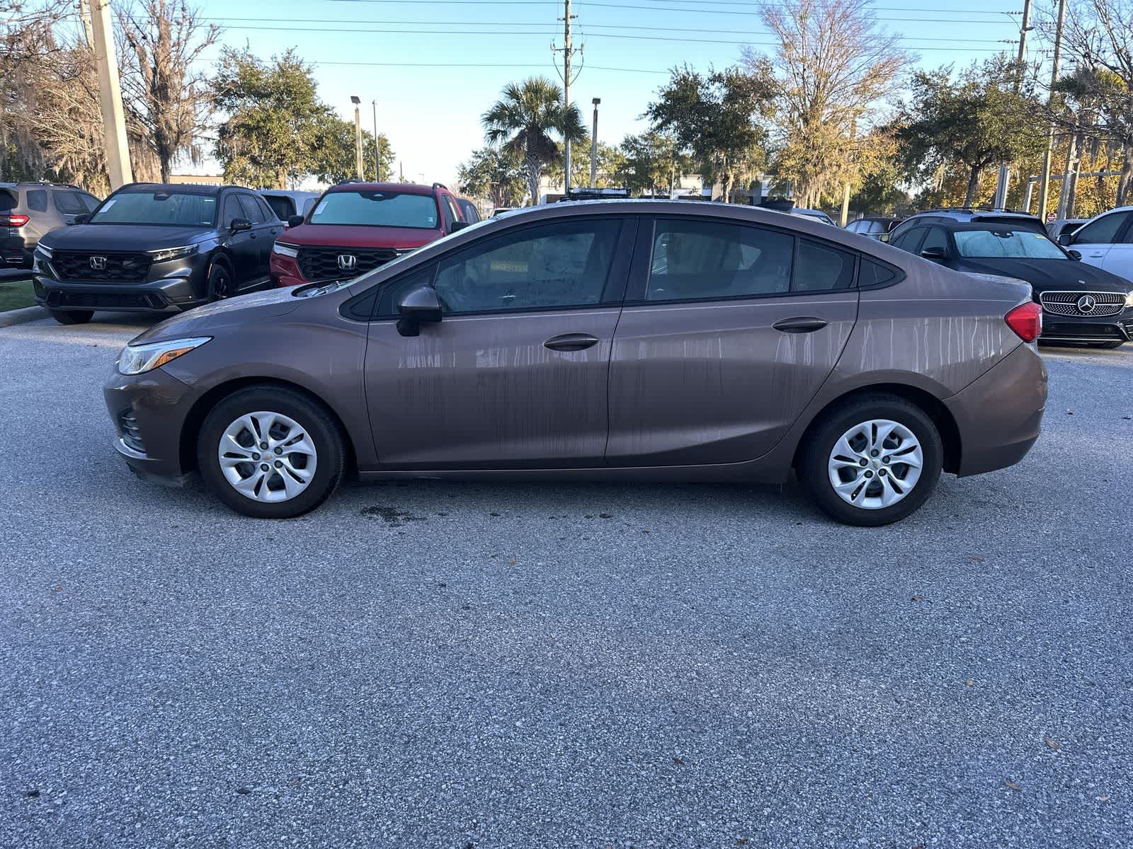 Thumbnail: 2019 Chevrolet Cruze - 3