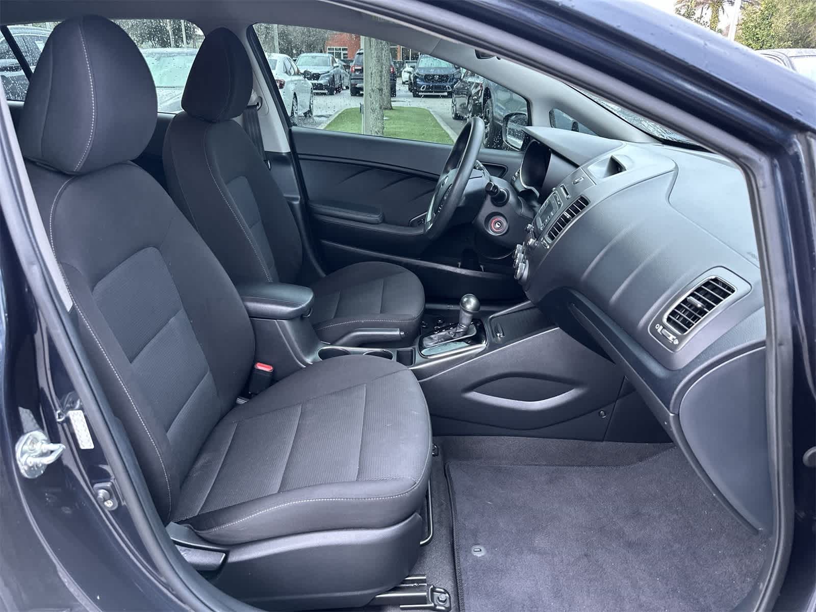 Thumbnail: 2018 Kia Forte - 17