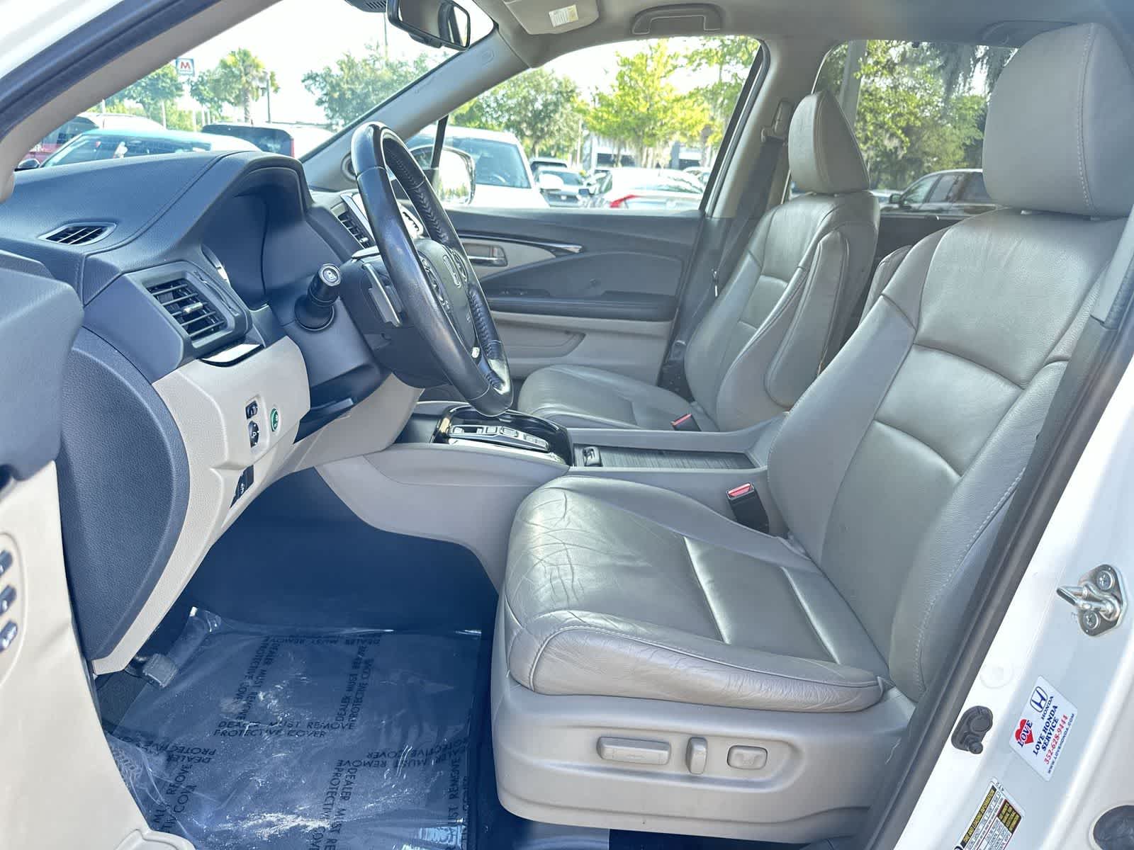 Thumbnail: 2017 Honda Pilot - 12