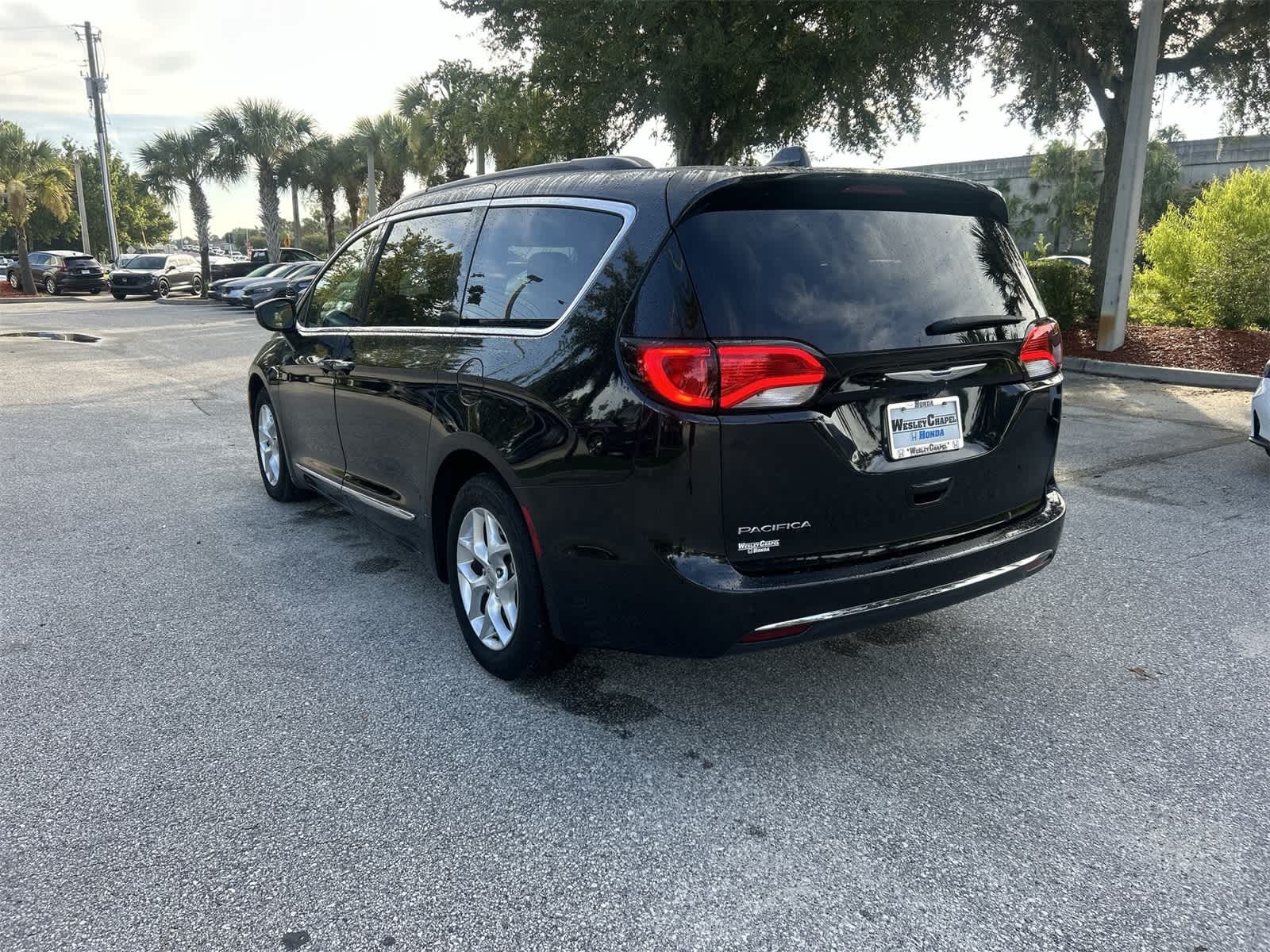 Thumbnail: 2017 Chrysler Pacifica - 4
