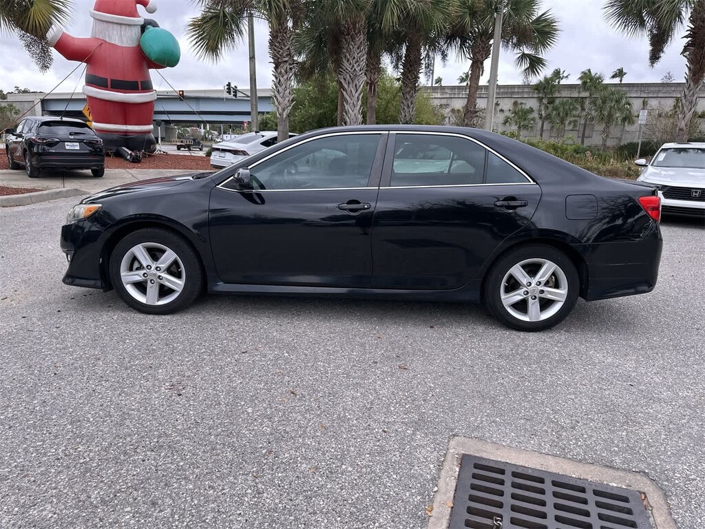 Used 2012 Toyota Camry SE Sedan