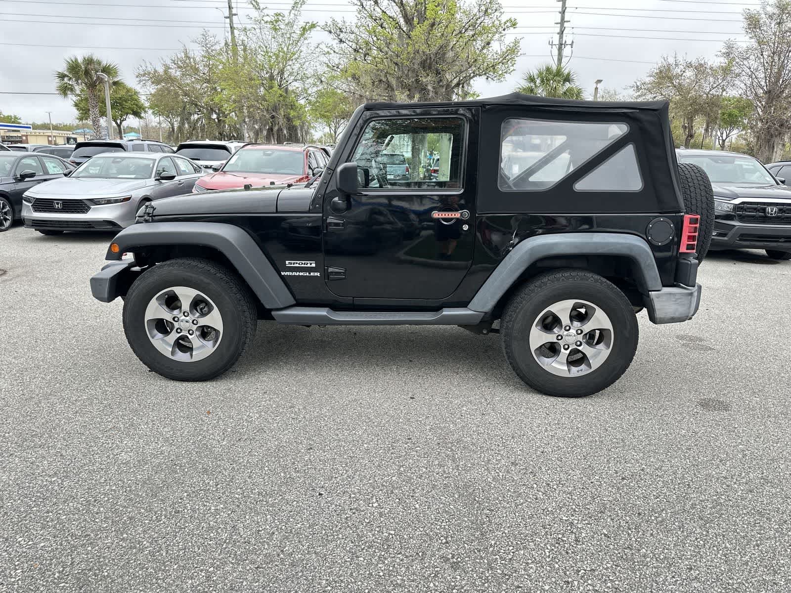 Thumbnail: 2016 Jeep Wrangler - 3