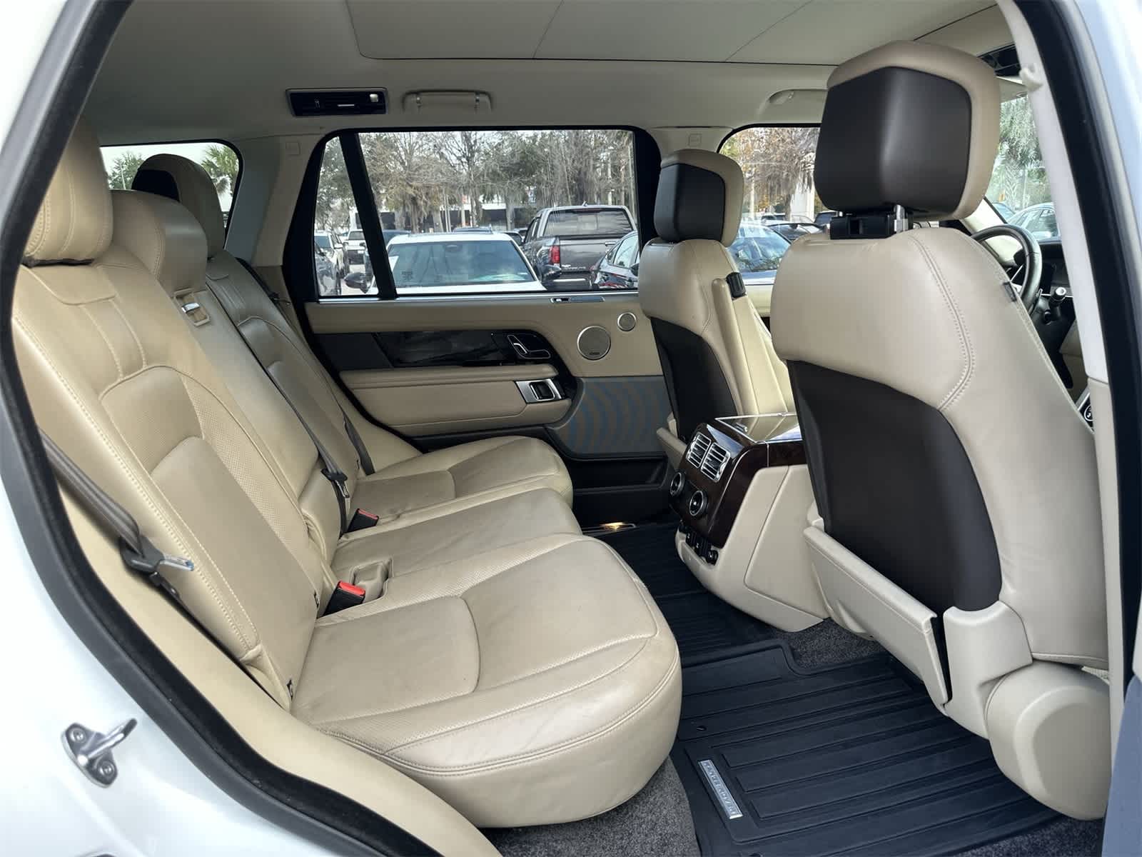 Thumbnail: 2018 Land Rover Range Rover - 16