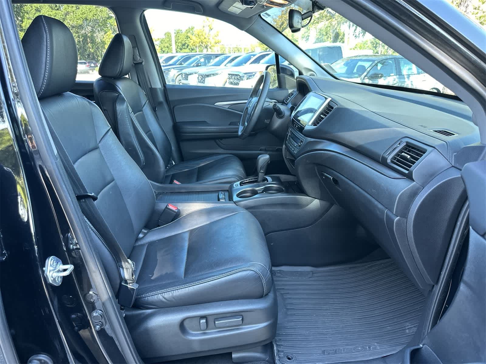 Thumbnail: 2017 Honda Pilot - 17
