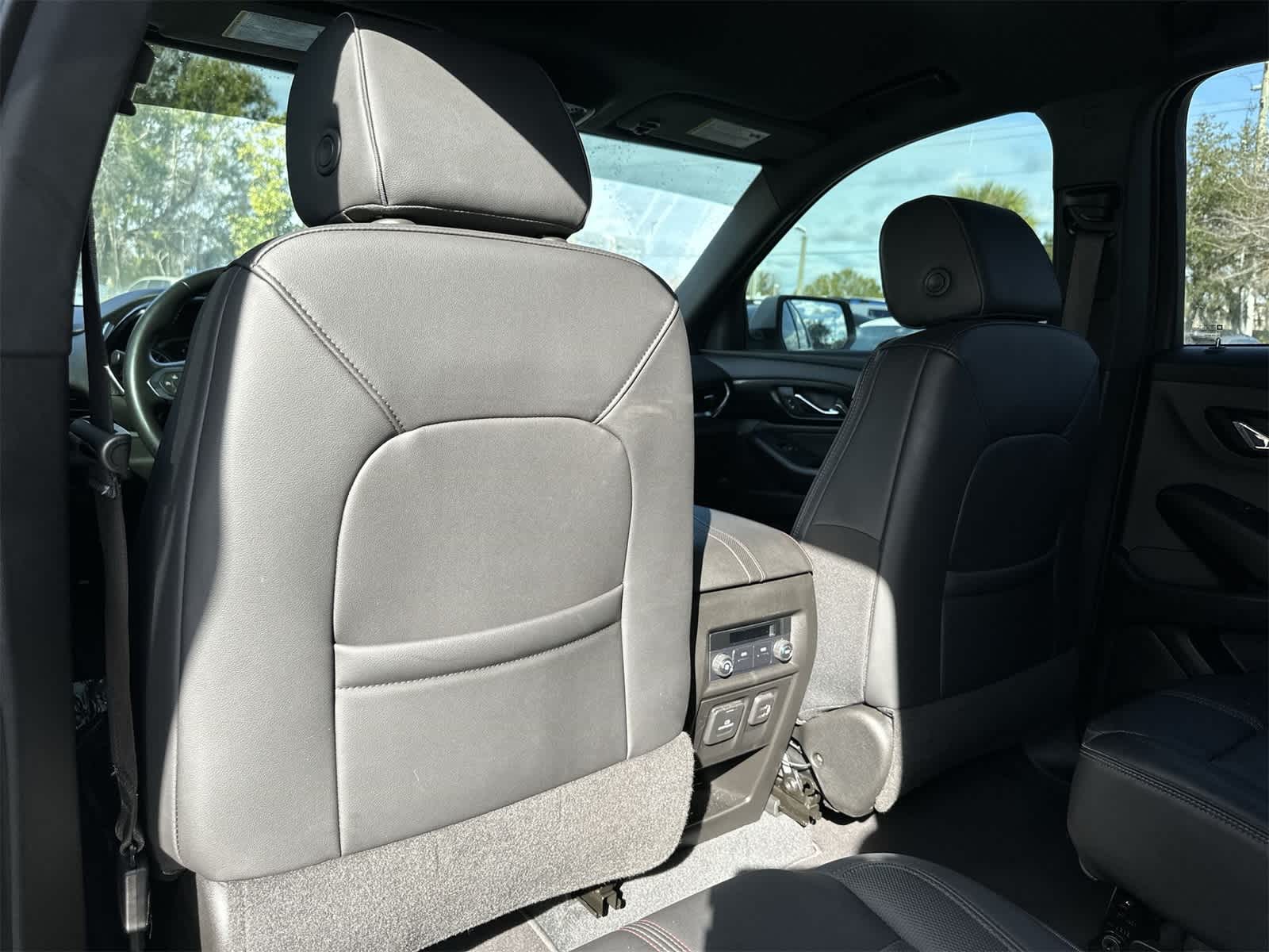 Thumbnail: 2022 Chevrolet Traverse - 14