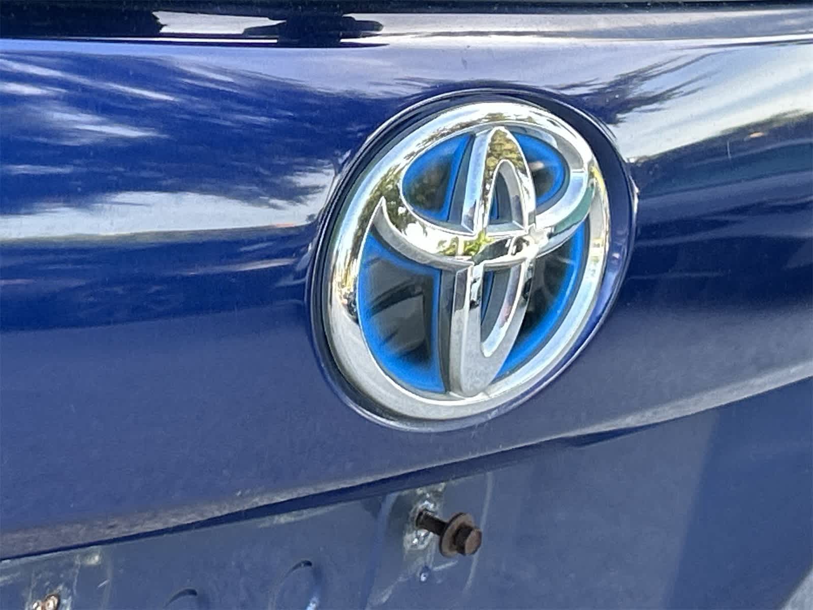 Thumbnail: 2013 Toyota Prius v - 10