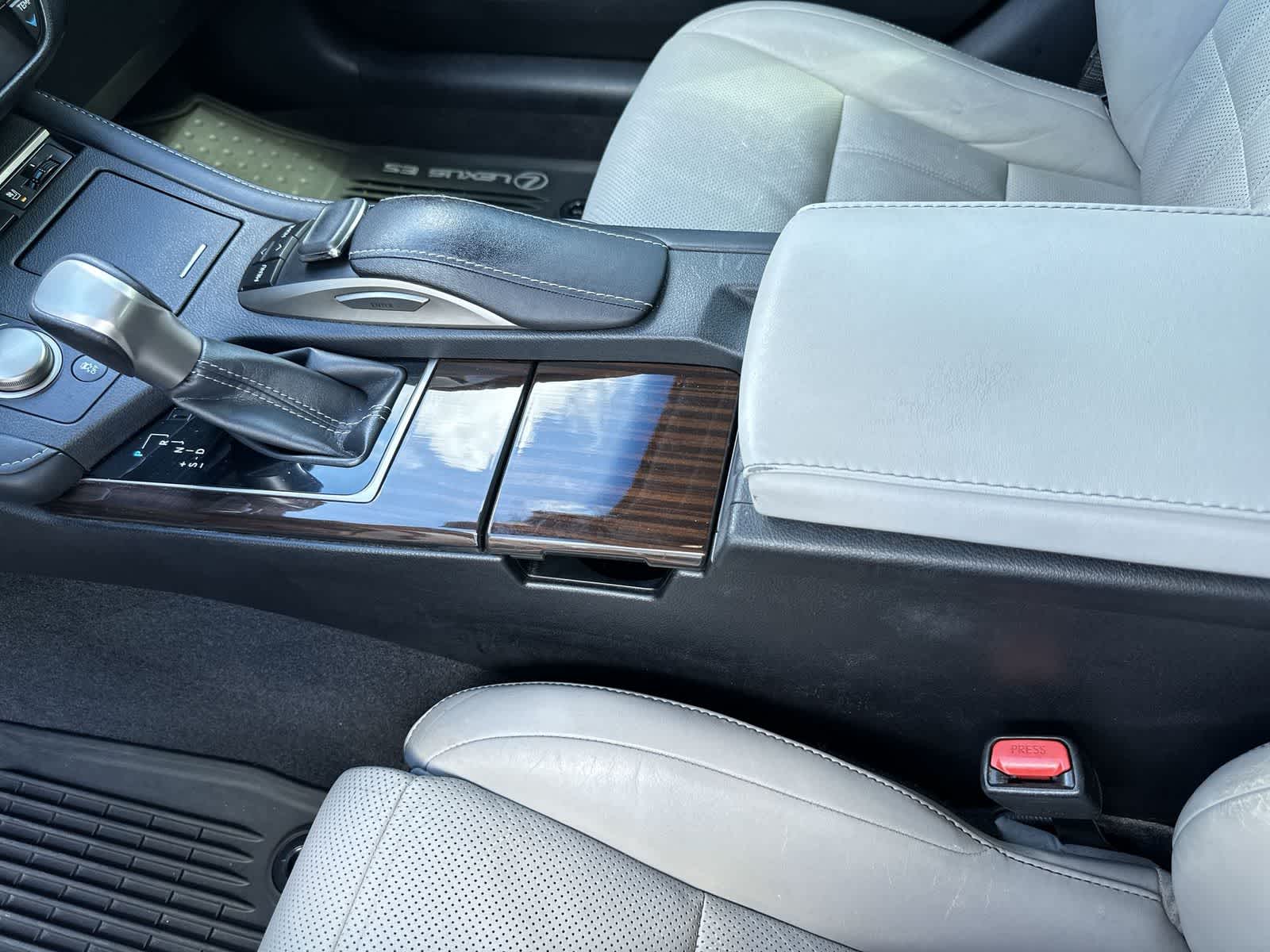Thumbnail: 2016 Lexus ES - 19
