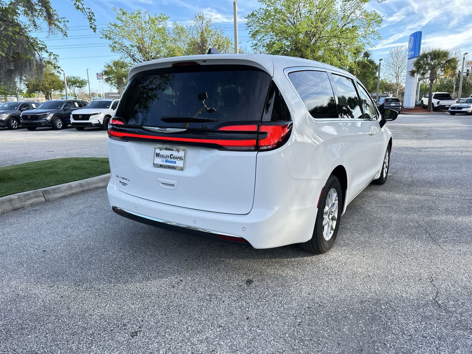 Thumbnail: 2024 Chrysler Pacifica - 6