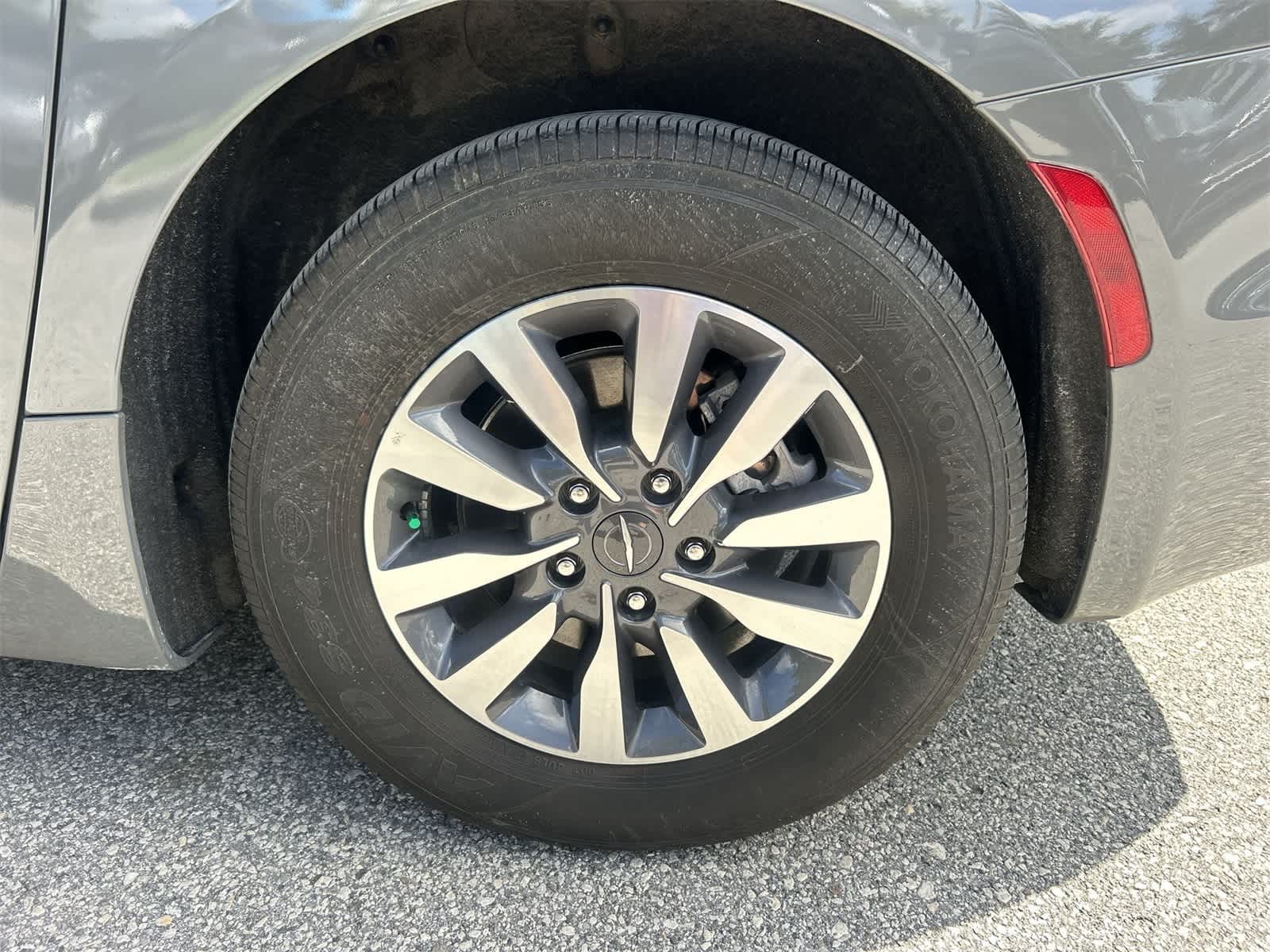 2023 Chrysler Pacifica Hybrid Touring L 11