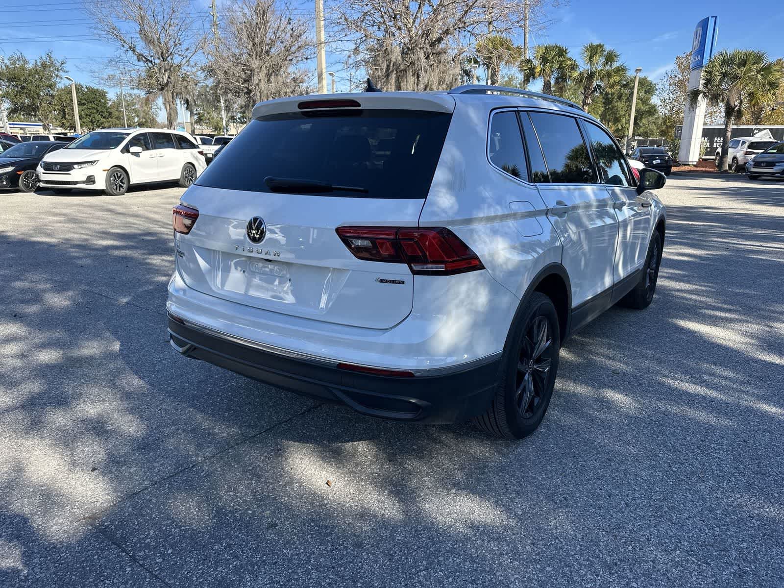 Thumbnail: 2024 Volkswagen Tiguan - 6