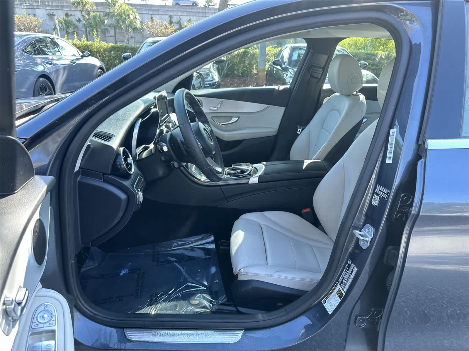 Thumbnail: 2015 Mercedes-Benz C-Class - 2