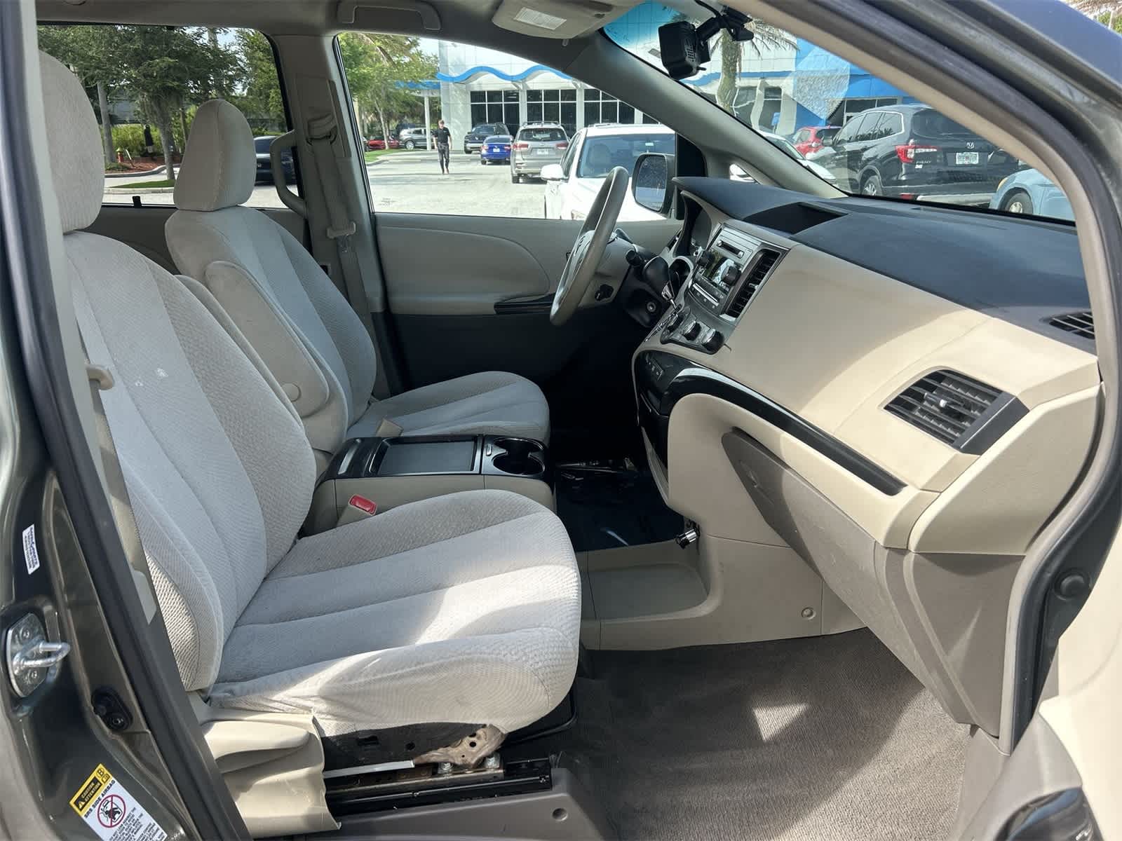 Thumbnail: 2011 Toyota Sienna - 17