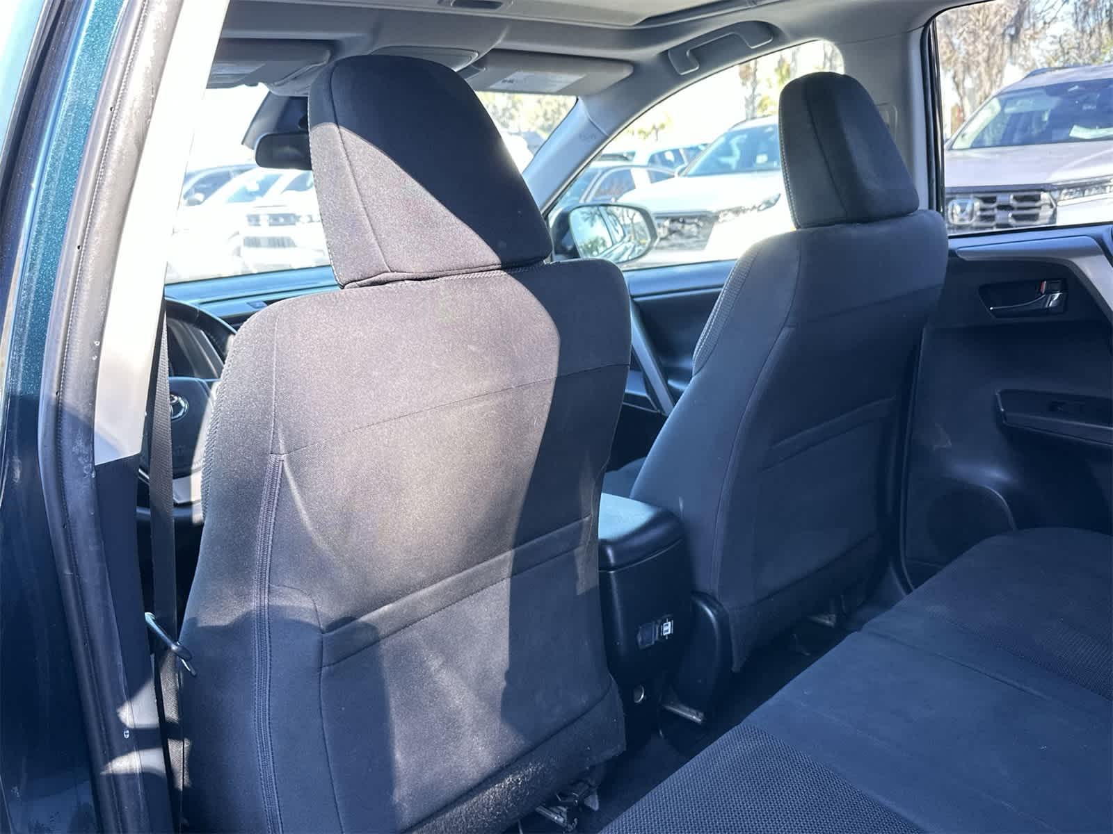 Thumbnail: 2018 Toyota RAV4 - 16