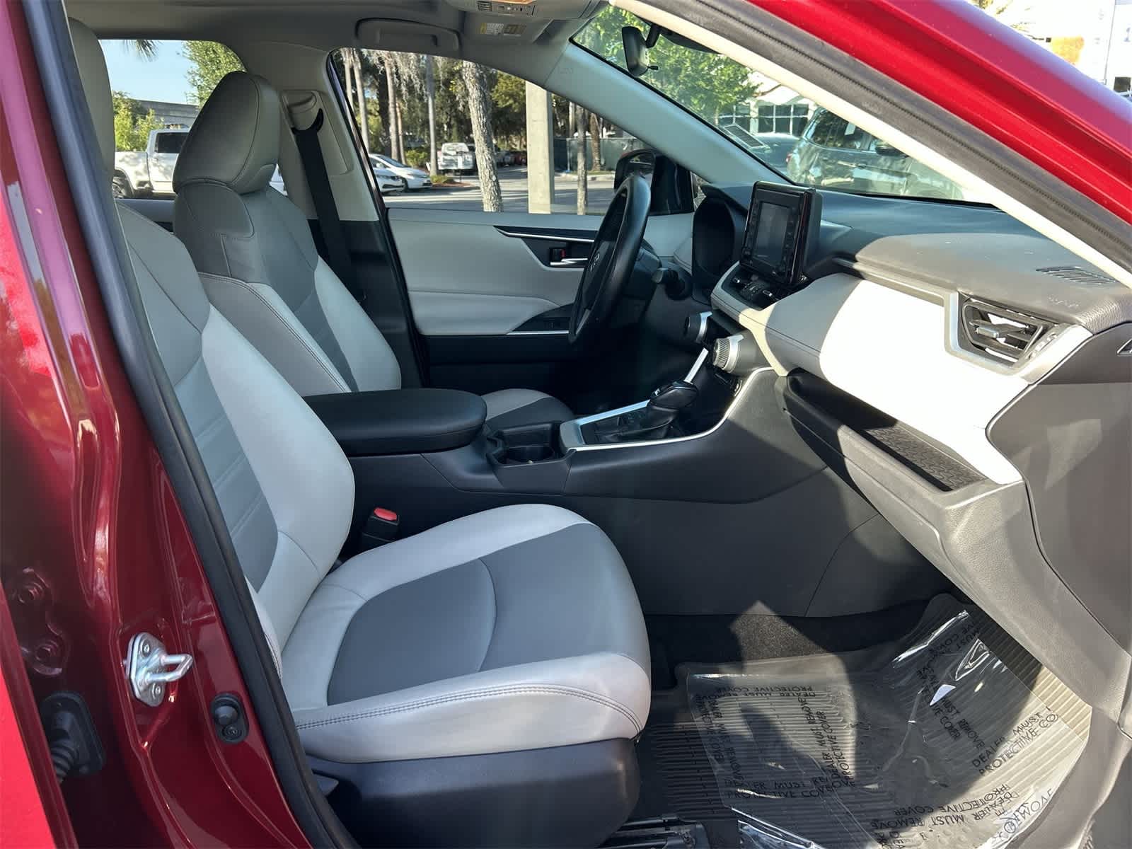 Thumbnail: 2020 Toyota RAV4 - 17