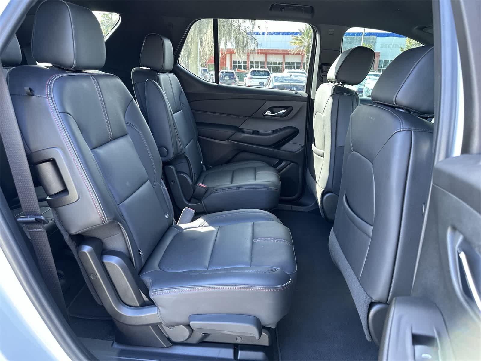 Thumbnail: 2022 Chevrolet Traverse - 16