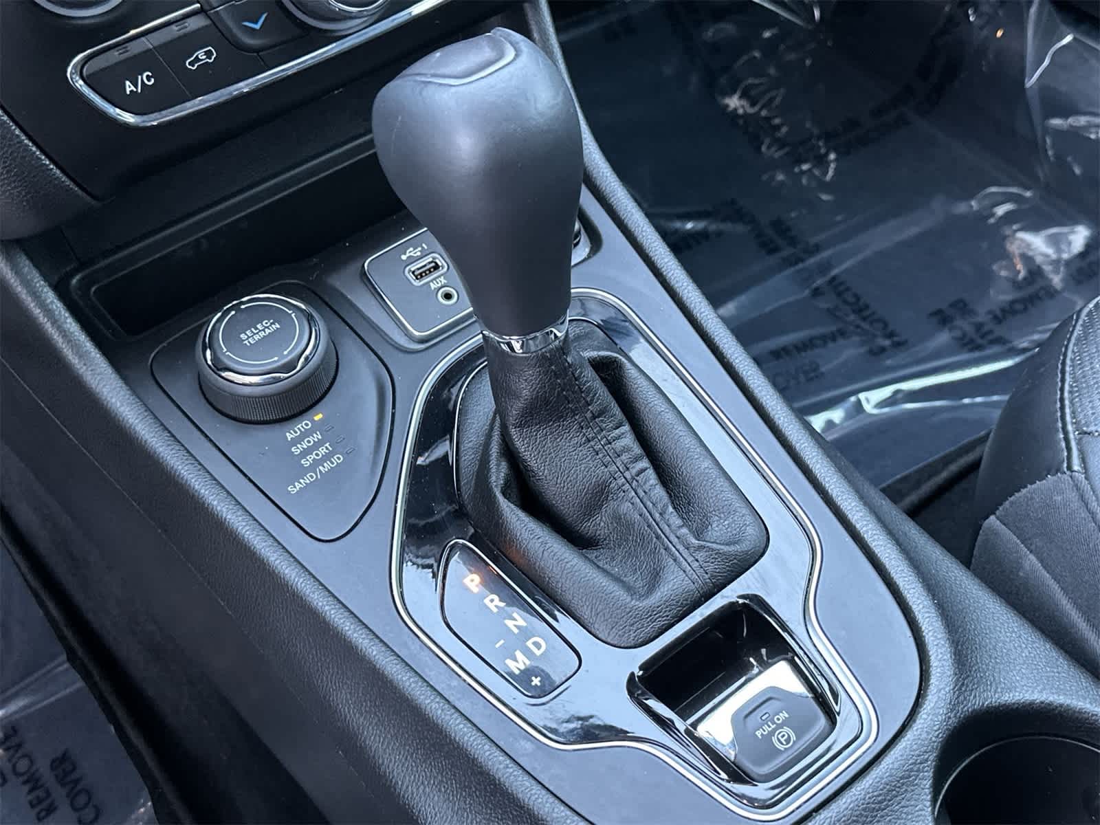 Thumbnail: 2019 Jeep Cherokee - 21