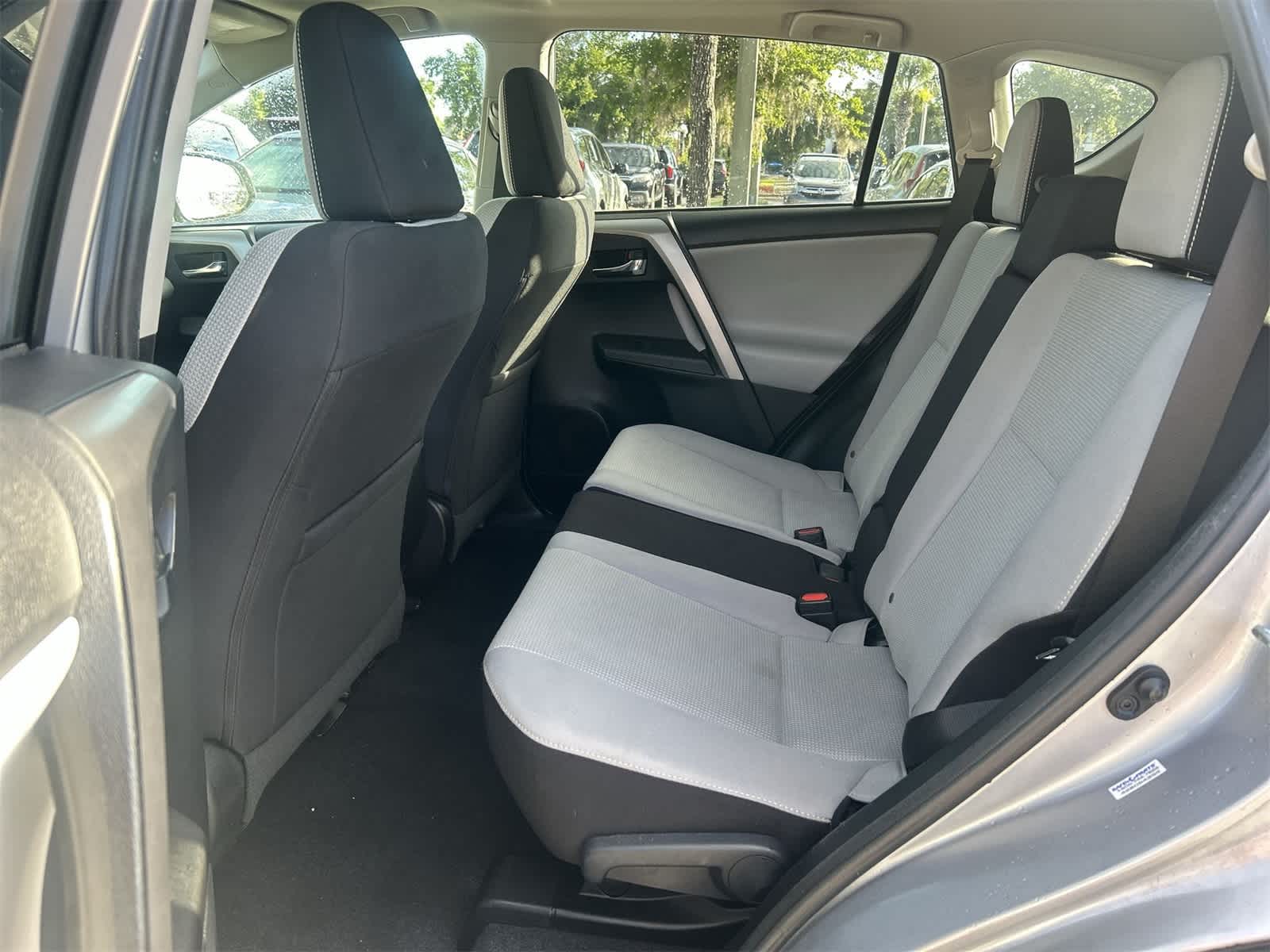 2016 Toyota RAV4 XLE 14