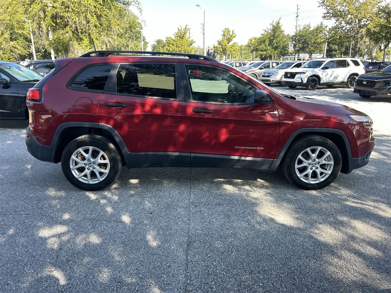 Thumbnail: 2017 Jeep Cherokee - 7