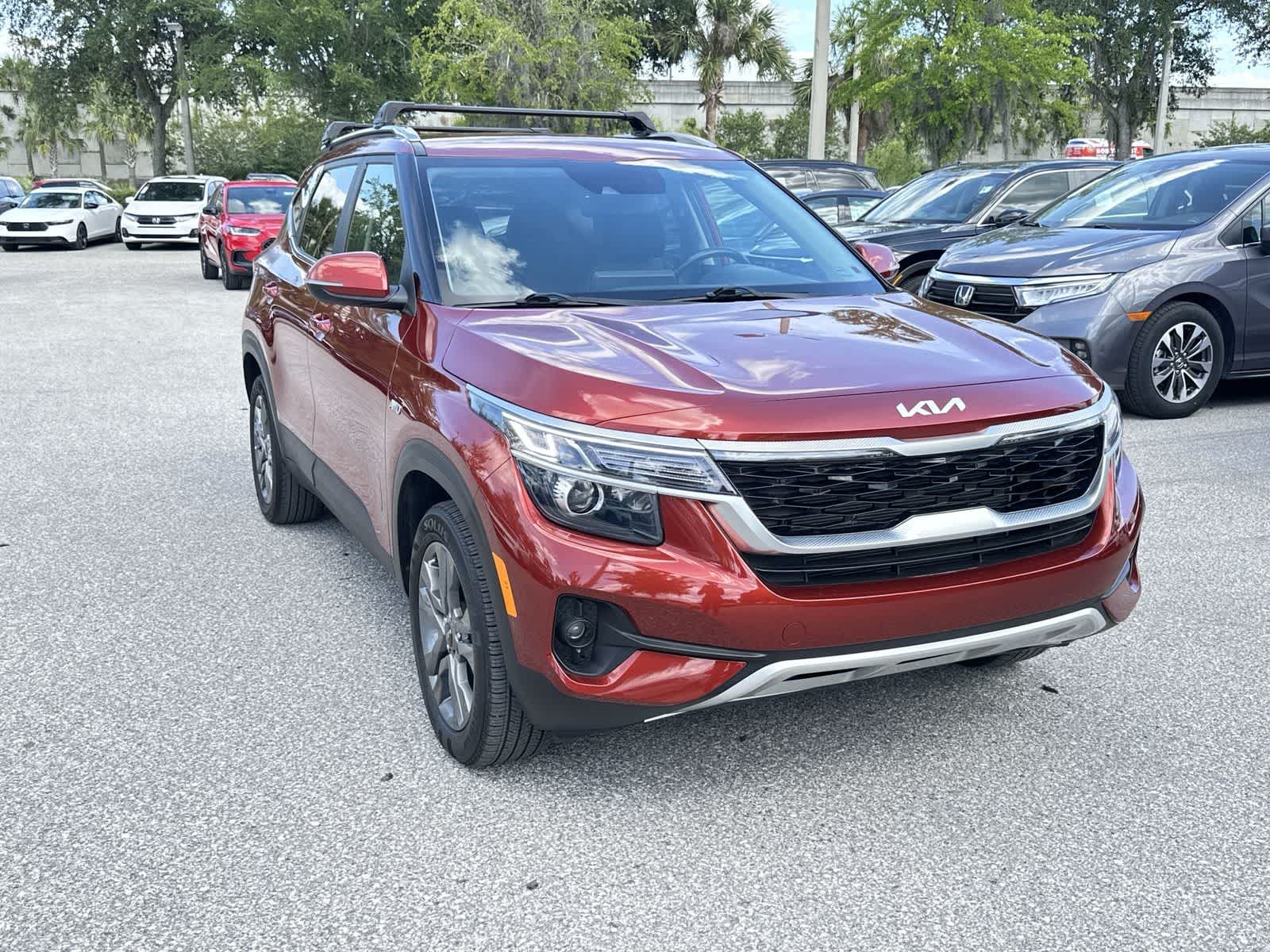 Thumbnail: 2023 Kia Seltos - 7