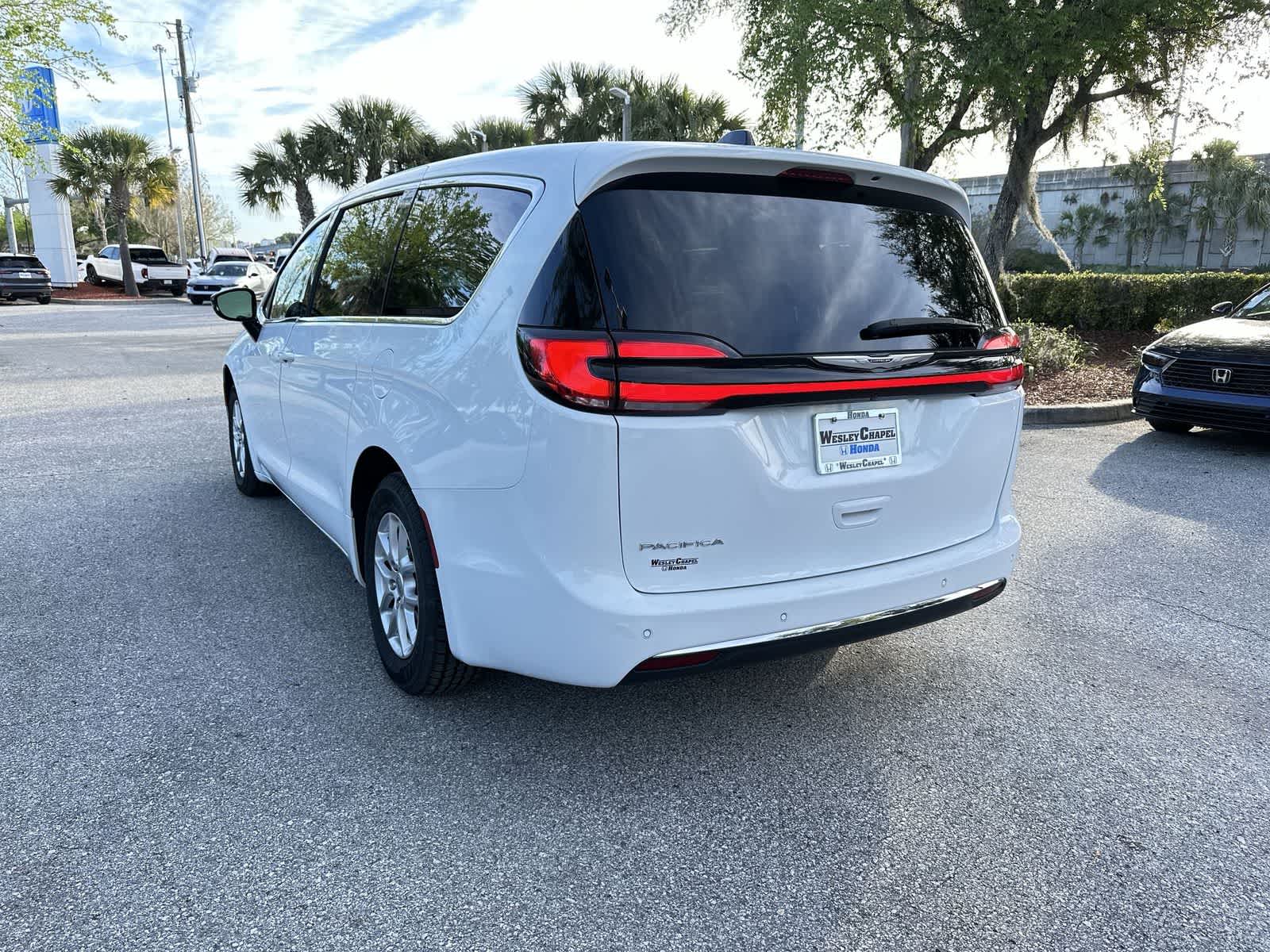 Thumbnail: 2024 Chrysler Pacifica - 4