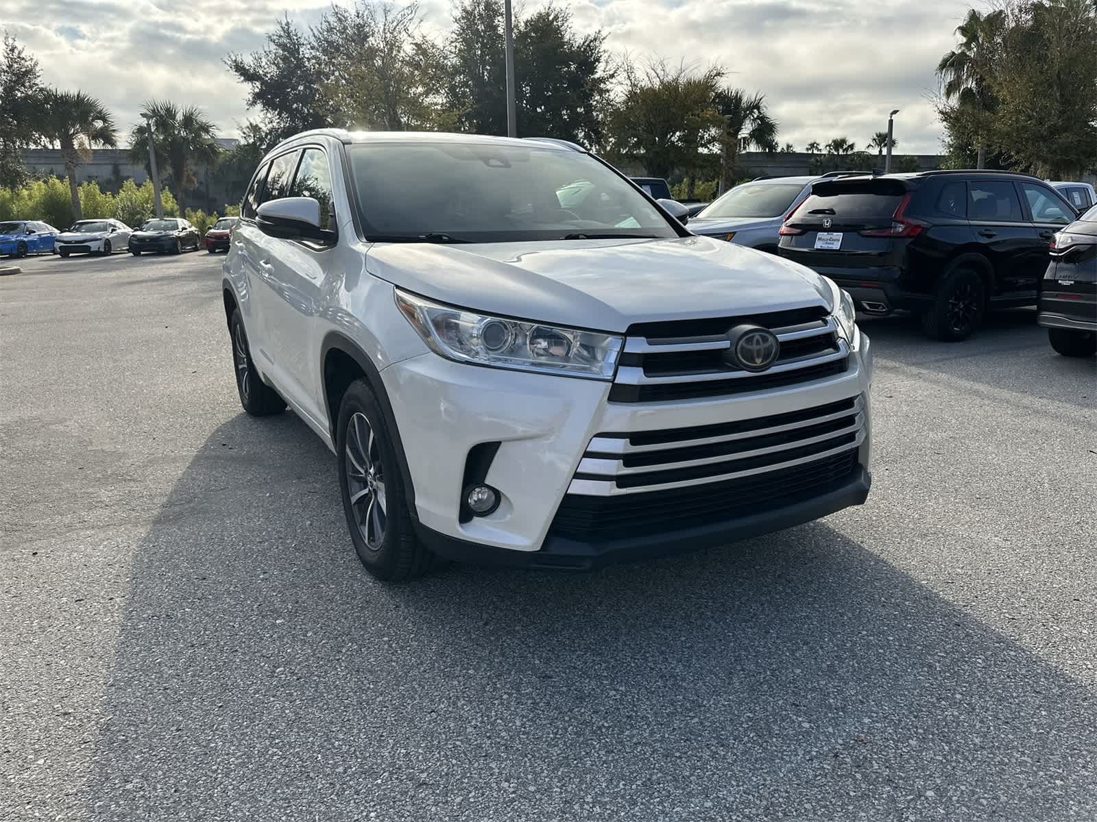 Thumbnail: 2017 Toyota Highlander - 8