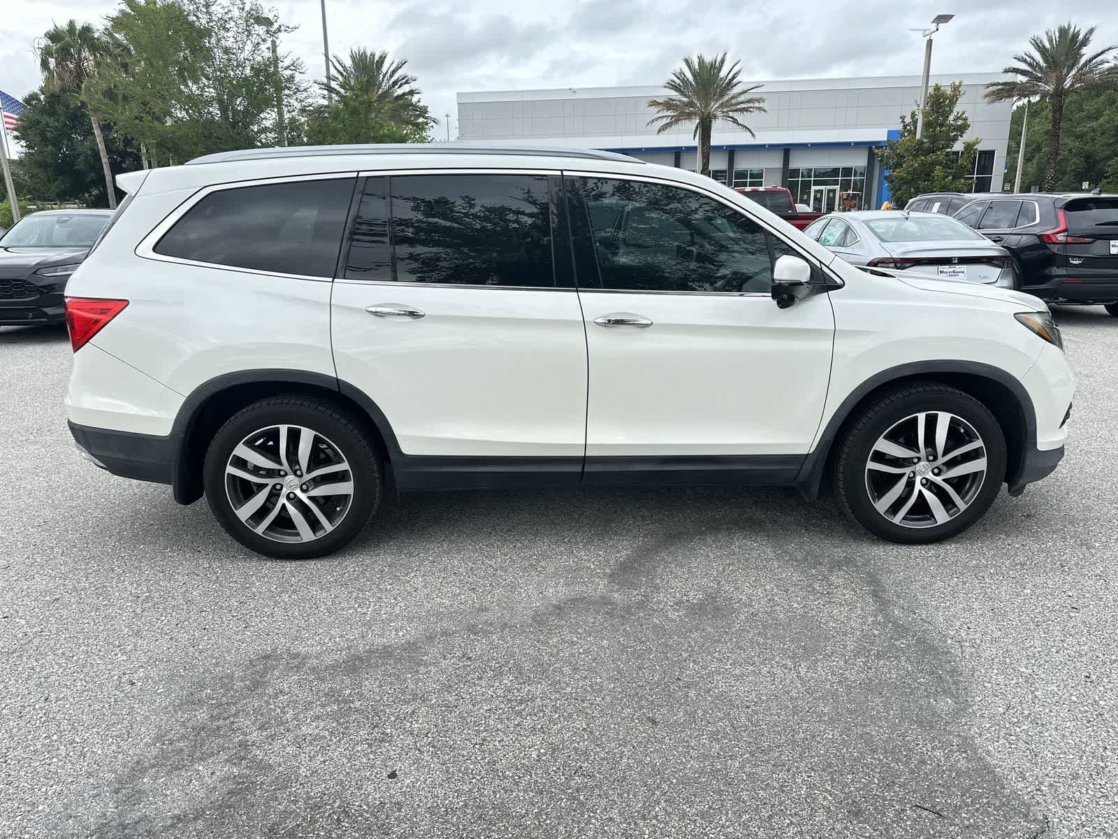 Thumbnail: 2017 Honda Pilot - 15